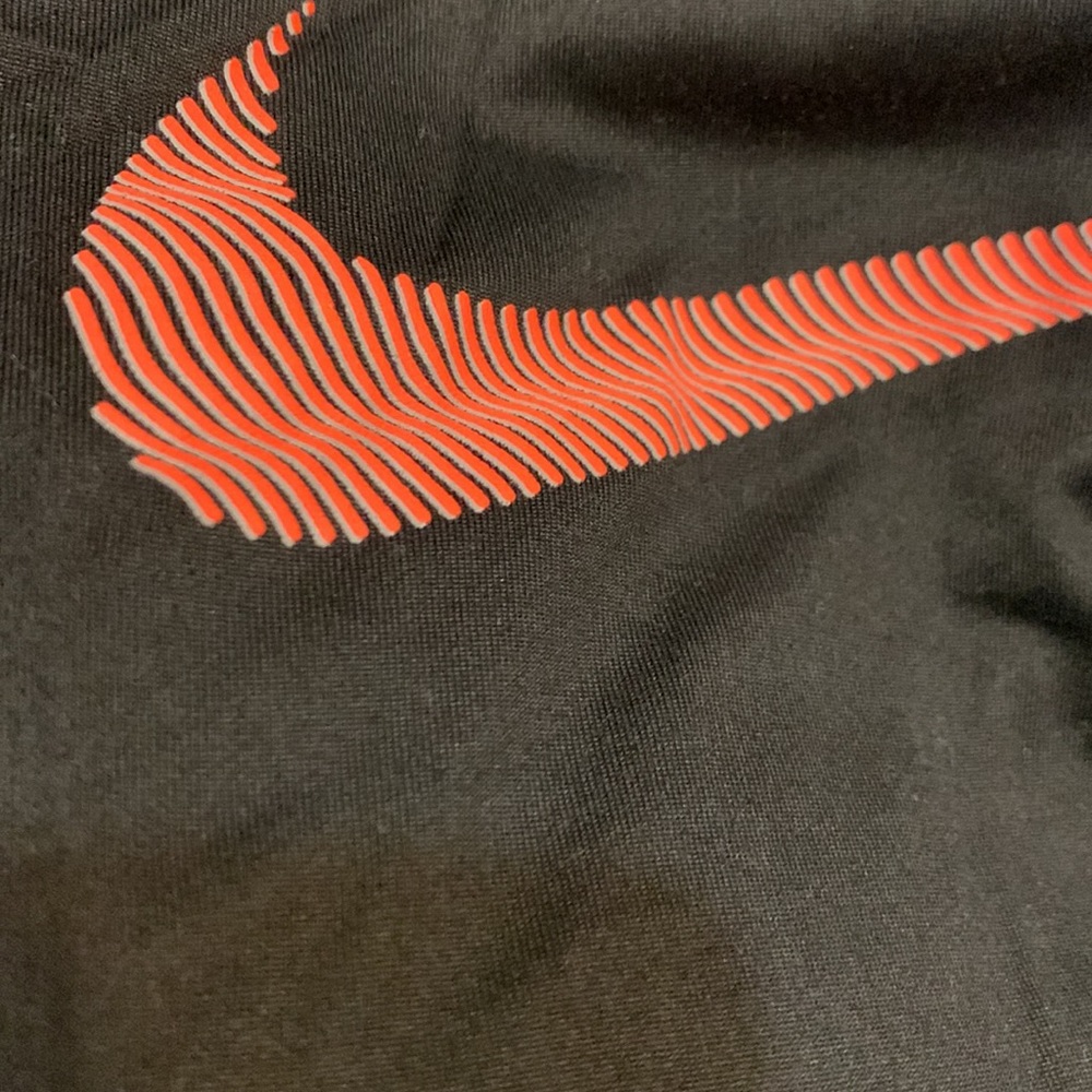Nike black t-shirt with swoosh - Picture 3 of 4